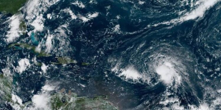 Onda tropical atlántica podría convertirse en depresión en próximas 24 y 48 horas