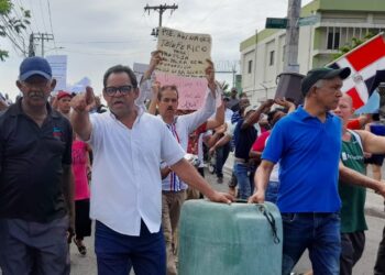 “No aguantamos más esta situación" En Los Girasoles marchan por falta de agua, apagones, asfaltado y otras demandas