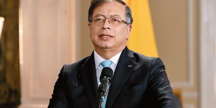 Gustavo Petro afirma que buscan sacarlo de la presidencia de Colombia