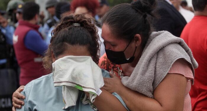 Elevan a 46 las mujeres muertas en una reyerta en una cárcel femenina de Honduras
