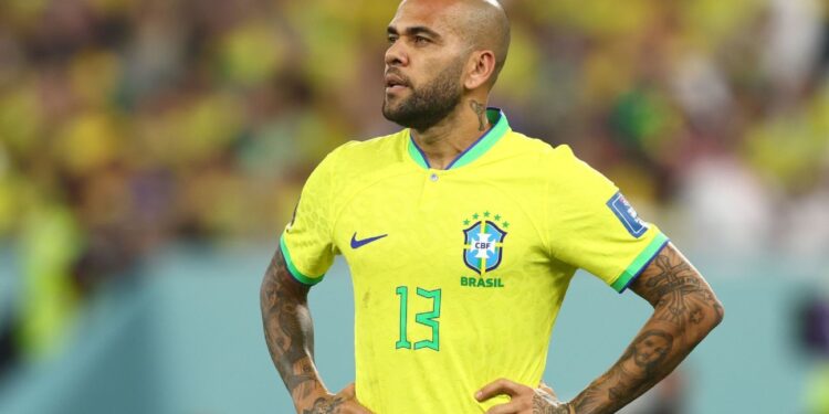 Dani Alves habló por primera vez desde la cárcel tras ser acusado de agresión sexual