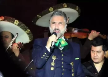 Alejandro Fernández pide a fanáticos salir de su concierto en España, ¿por qué?