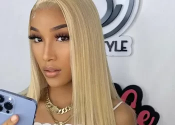 Asaltan a La Demente, hay dos heridos y arrestan a uno de los agresores