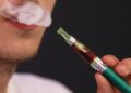 La OMS lanza una advertencia sobre los cigarrillos electrónicos: "Son una trampa"
