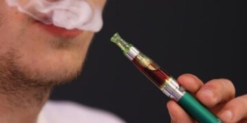 La OMS lanza una advertencia sobre los cigarrillos electrónicos: "Son una trampa"