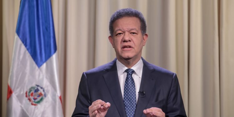 Leonel anuncia da positivo al Covid-19 por segunda ocasión