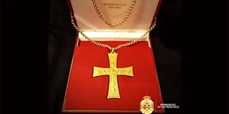 Roban la cruz pectoral de Benedicto XVI en Baviera, Alemania