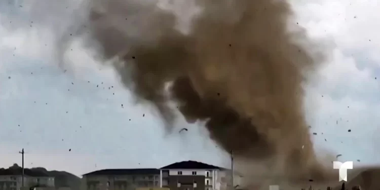 Tormentas causan destrozos en el centro de EEUU y dejan al menos un muerto