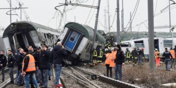 Se elevan a 120 los muertos y 800 los heridos en choque trenes en este de India