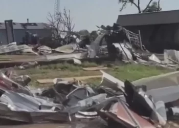 Un tornado deja al menos cuatro muertos y destrucción en pueblo de Texas