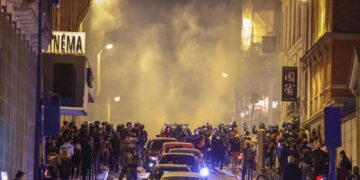 Francia: Al menos 700 detenidos en disturbios nocturnos