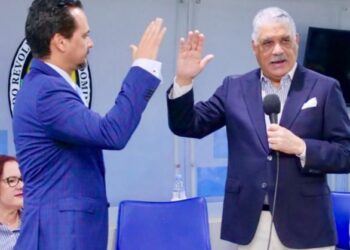 Miguel Vargas juramenta al senador Iván Silva en el PRD