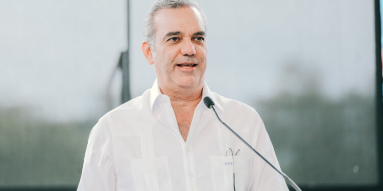 Presidente Abinader continua evolucionando satisfactoriamente luego de haber sido diagnosticado con COVID 19