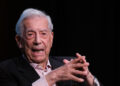 Mario Vargas Llosa se recupera del covid y salió del hospital