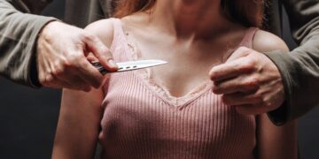 Policía abate hombre que tomó de rehén  mujer dentro de una tienda en Miami Beach