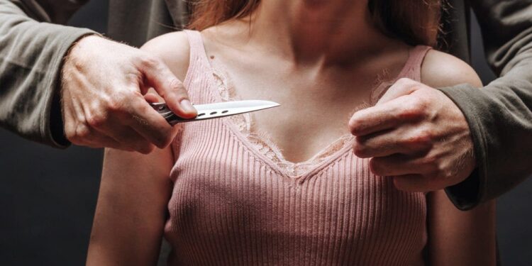 Policía abate hombre que tomó de rehén  mujer dentro de una tienda en Miami Beach