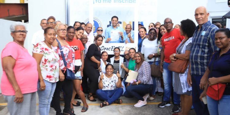 Rafael Amador Figaris inscribe precandidatura como regidor del PRM