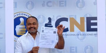 Asmín Aquino inscribe precandidatura a senador de Monte Plata