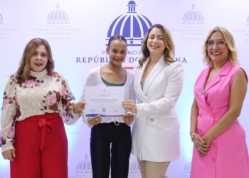 Supérate gradúa 84 jóvenes en áreas técnicas