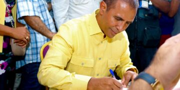 Domingo Contreras inscribe candidatura, dice: “Hoy se inicia el camino de la derrota del PRM en el Distrito Nacional”