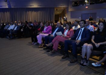 Wellington Arnaud dicta conferencia en el Miami Dade College