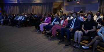 Wellington Arnaud dicta conferencia en el Miami Dade College