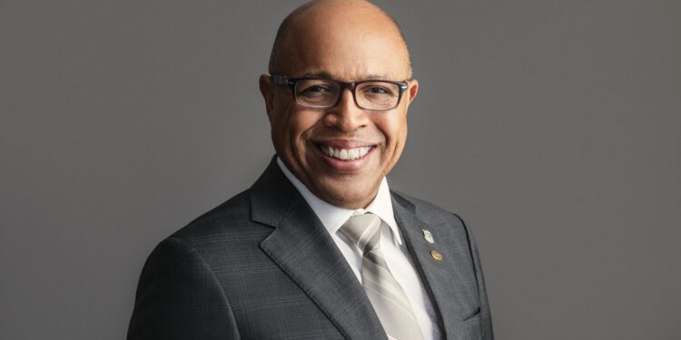 Alfredo Pacheco acepta inscribirse como diputado