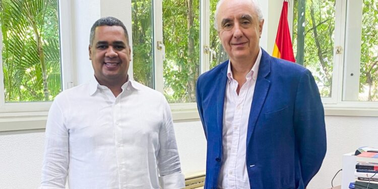 INPOSDOM y Consulado España se unen para facilitar voto a ciudadanos españoles en RD