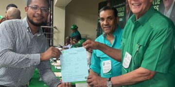 Raúl Hernández inscribe precandidatura a diputado por la circunscripción 1 del DN