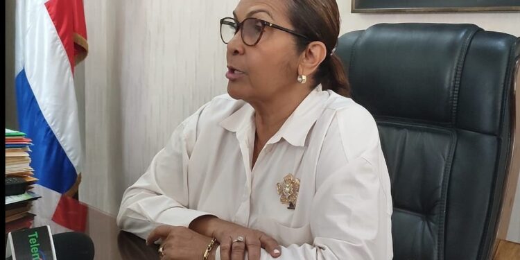 Avanzan investigaciones por robo de teléfono a gobernadora de la provincia Duarte