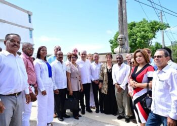 Alcaldía puertorriqueña reconoce trayectoria de Peña Gómez