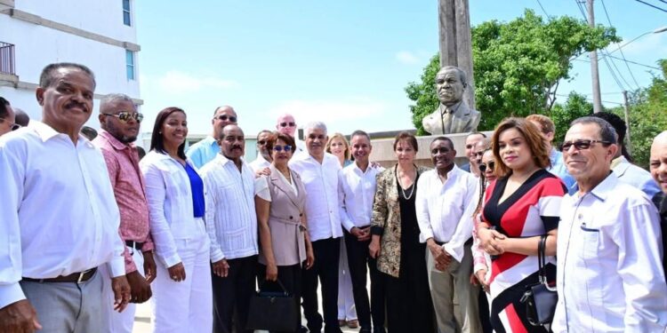 Alcaldía puertorriqueña reconoce trayectoria de Peña Gómez