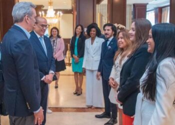 Abinader llega a Bruselas para participar en la III Cumbre UE-Celac de Jefes de Estado y de Gobierno