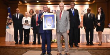 Instituto Duartiano reconoce a Henríquez Gratereaux y al Instituto Politécnico El Ave María