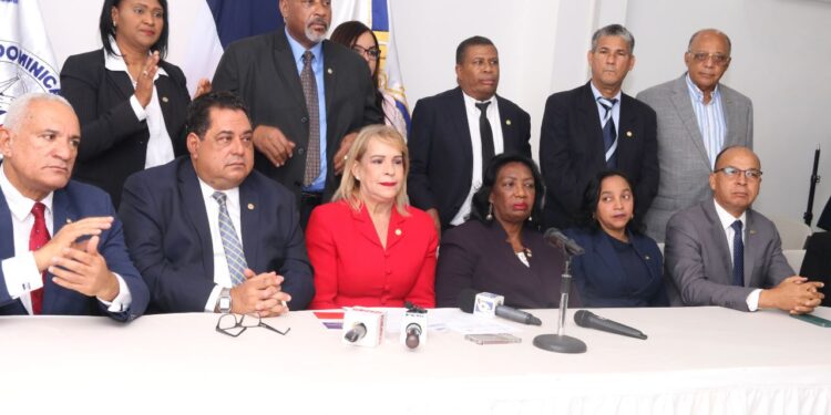 Colegio de Notarios denuncia Procuraduría le retiene cerca de RD$90 millones