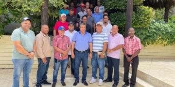 Senador y agricultores reclaman construcción presa en río Amina