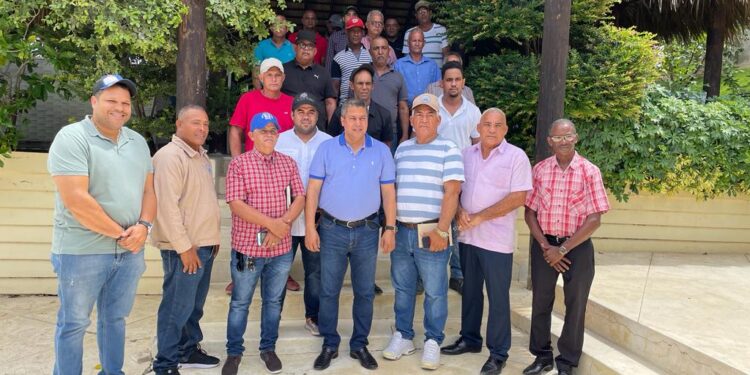 Senador y agricultores reclaman construcción presa en río Amina