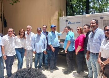 Eduardo Sanz Lovatón  entrega planta eléctrica al Parque Eugenio de Jesús Marcano de San Cristóbal