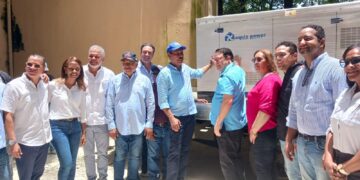 Eduardo Sanz Lovatón  entrega planta eléctrica al Parque Eugenio de Jesús Marcano de San Cristóbal