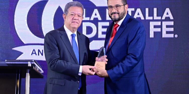 Leonel Fernández dice: "Si Dios quiere", volverá a hacer más por las iglesias