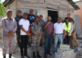 Iniciativa de grupos comunitarios en Cabral de Barahona busca reparar viviendas a personas de escasos recursos