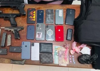 Presunto delincuente muere al enfrentar agentes del DINTEL durante allanamiento en Hato Mayor