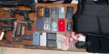 Presunto delincuente muere al enfrentar agentes del DINTEL durante allanamiento en Hato Mayor