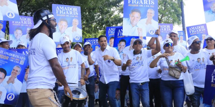 Amador Figaris pide 4 años más al presidente Abinader