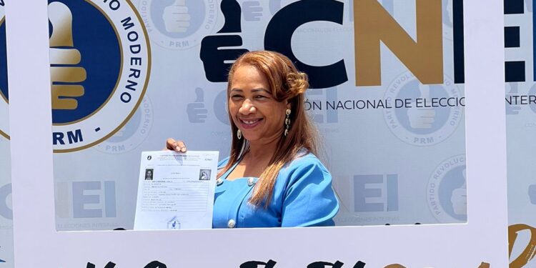 Precandidata Altagracia Jiménez legislará a favor de los más necesitados