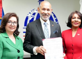 INABIE firma primeros 300 expedientes de pagos de anticipo a suplidores del PAE 