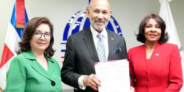 INABIE firma primeros 300 expedientes de pagos de anticipo a suplidores del PAE 