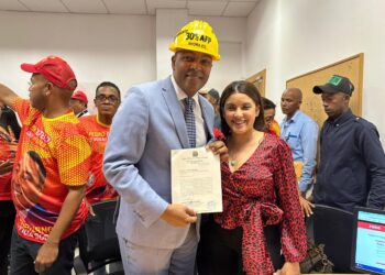 Pedro Botello inscribe su precandidatura a la Presidencia