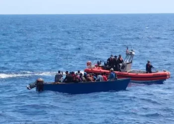 EE.UU repatría a 24 dominicanos y 3 haitianos a RD