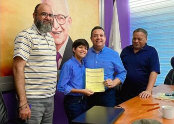 Alejandro Jaquez inscribe su precandidatura a diputado por Santiago